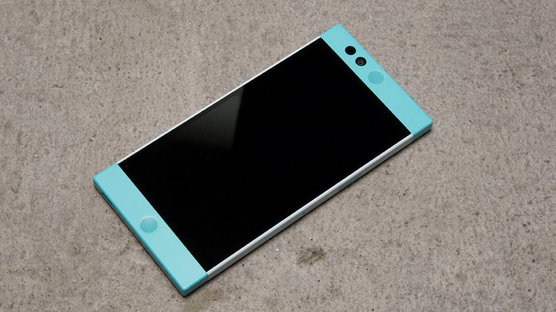 Illustration for article titled Nextbit Robin Review: A Great Smartphone With Its Head in the Clouds